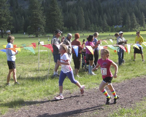 Orcas runner Kathryn Aspinall (far left).