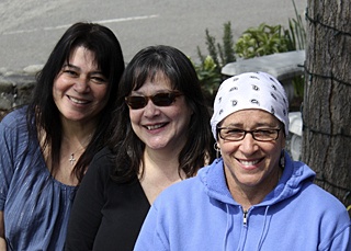 Lisa Gage and Carol Bledsoe (far left and middle) with their sister Louise Sasan