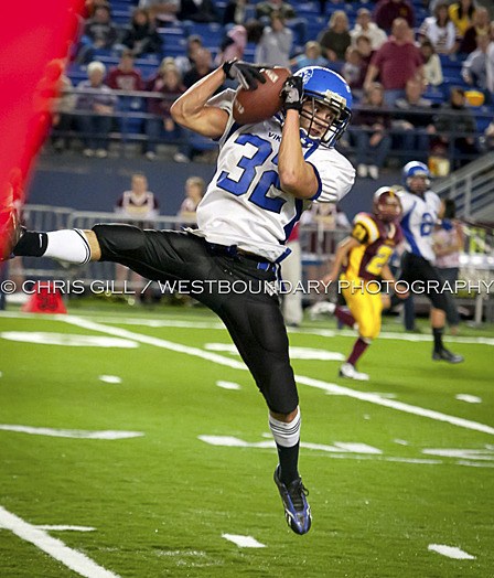 Viking Michael Langworthy (#32) catches the ball during the game in the Tacoma Dome on Nov. 26.