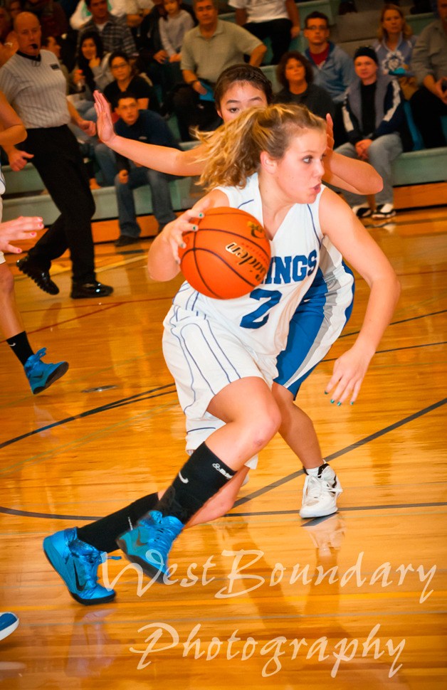 Bella Nigretto (2) driving for the basket in the first quarter.