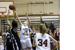 Lyra Dalton goes for a block at the hoop.