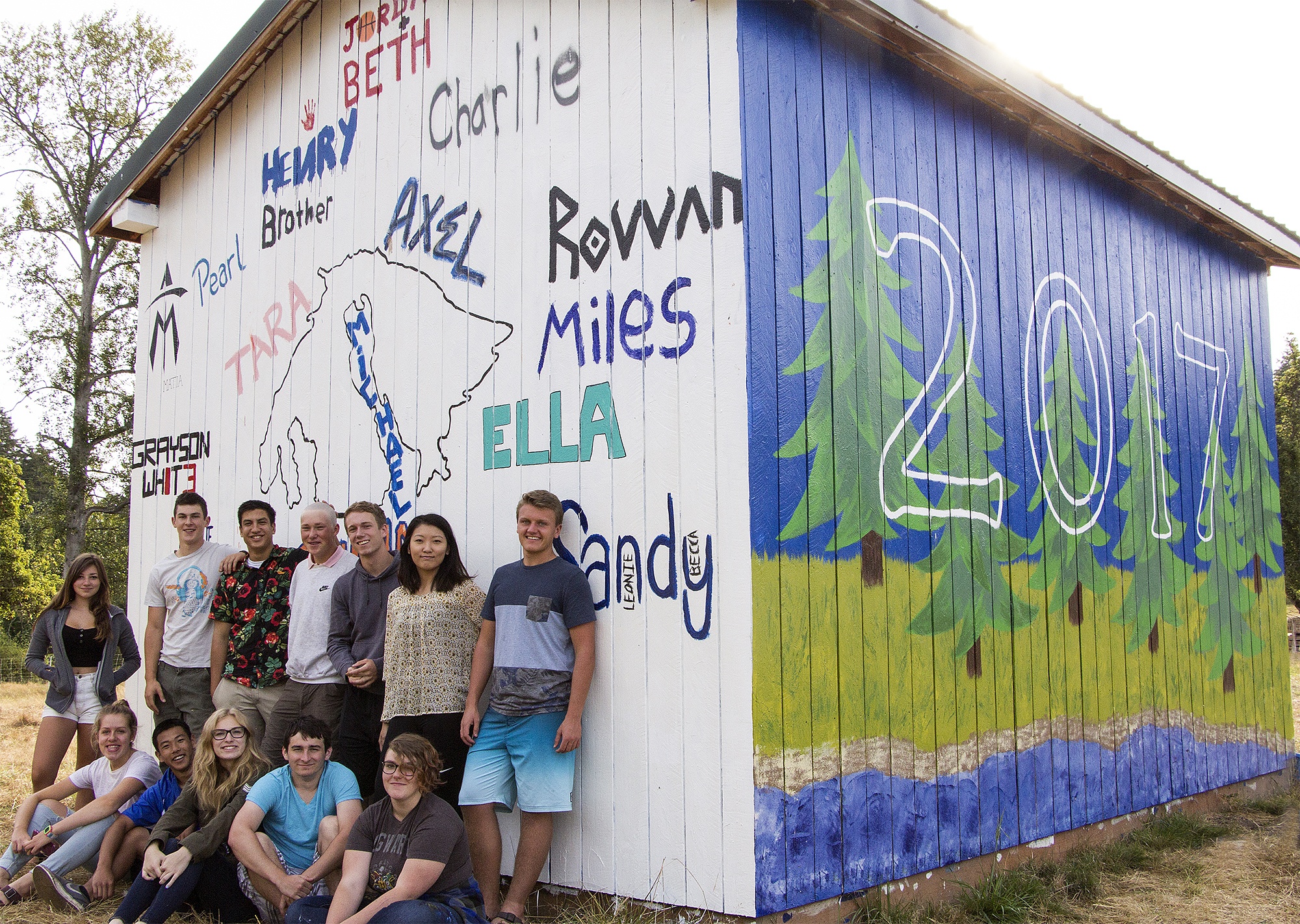 Class of 2017 paints barn