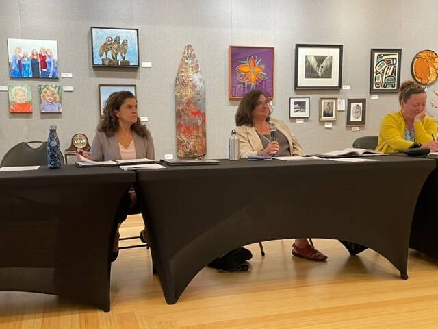 Toby Cooper photo.
Councilmembers Jane Fuller, Cindy Wolf and Christine Minney meet at Orcas Center.